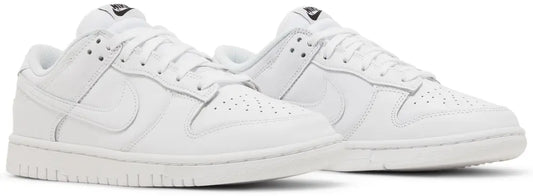 Nike Dunk "Triple White"